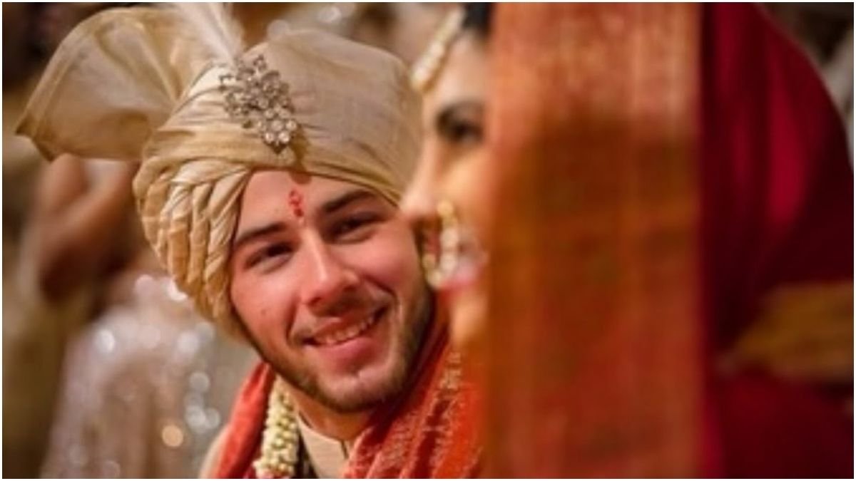 प्रियंका चोपड़ा ने दिखाई शादी की अनदेखी तस्वीर